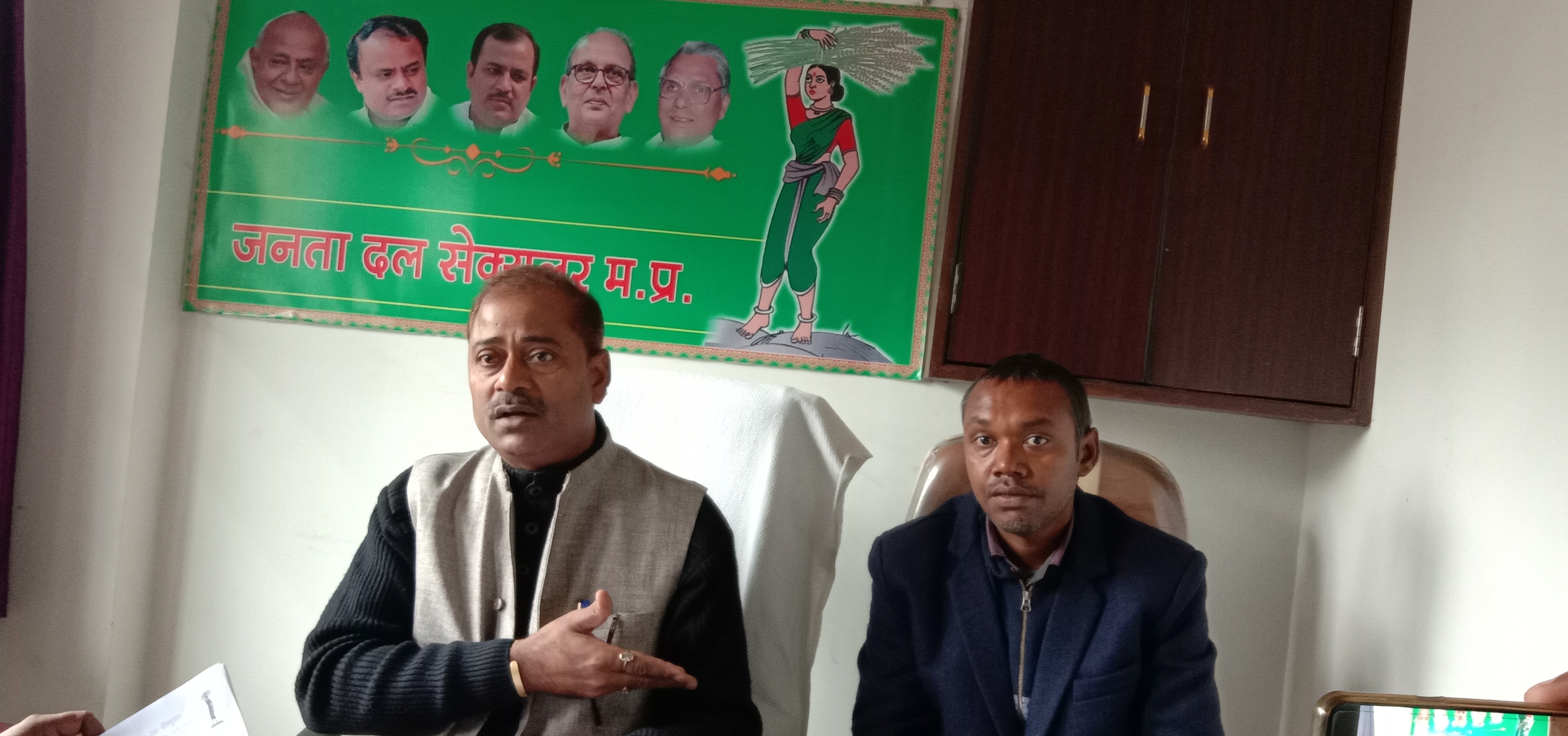 सी.एम.ओ दयाराम मिश्रा व शिवा अग्रवाल ने रची साजिस थाने में मारपीट कर लिखाई देनदारीः-शिव सिंह