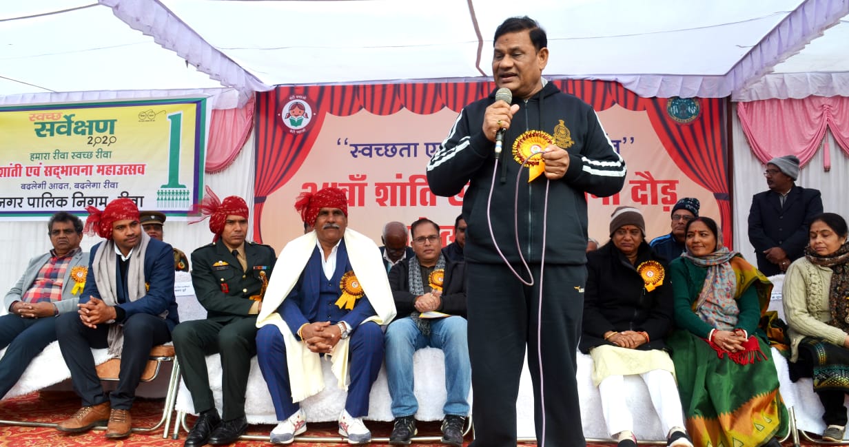 कमिश्नर डॉ. भार्गव ने शांति एवं सद्भावना दौड़ को दिखायी हरी झण्डी नव वर्ष पर आयोजित की गई सद्भावना दौड़