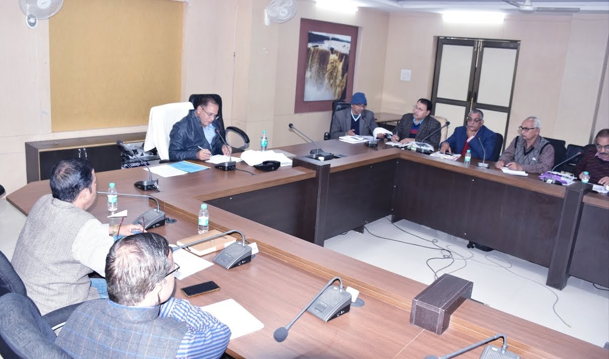 होमवर्क का मूल्यांकन न करने वाले शिक्षकों के विरूद्ध कार्यवाही  शिक्षा की गुणवत्ता में सुधार के लिए विशेष प्रयास करें - कलेक्टर 