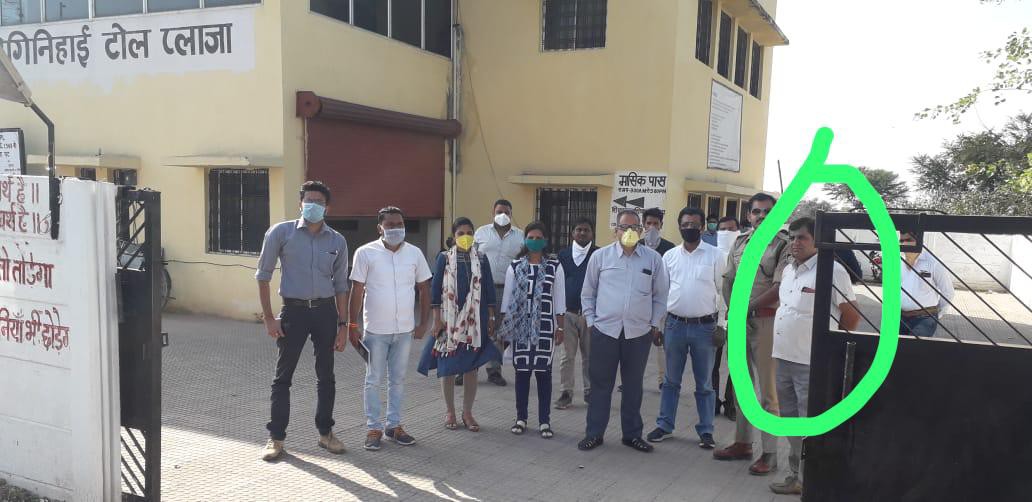 जोगिनीहाई टोल प्लाजा बंद कराने पहुंचे एसडीएम टीम के साथ तहसीलदार ममता पटेल बंद कराने के बावजूद अपनी हरकतों में बाज नहीं आ रहे टोल प्लाजा अधिकारी=  तिवारी