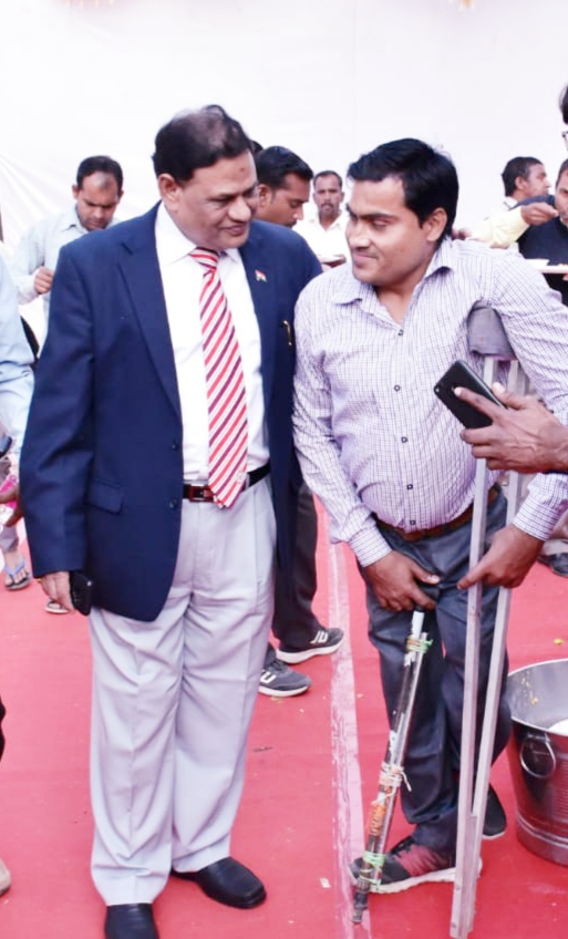  लॉकडाउन की अवधि में दिव्यांगजनों को भोजन सहित  अन्य सुविधायें उपलब्ध करायें – कमिश्नर