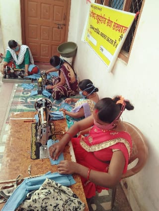 कोरोना के विरूद्ध महिलाओं ने खोला मोर्चा