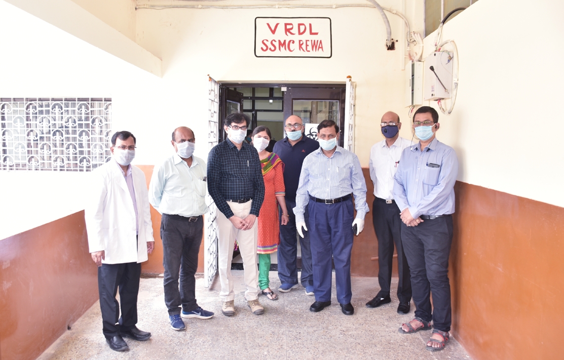 कमिश्नर डॉ. भार्गव ने वायरोलाजी रिसर्च एवं डायग्नोस्टिक लैबोरटरी का किया शुभारंभ अब कोरोना वायरस सेम्पल की 24 घण्टे के अंदर मिलेगी जांच रिपोर्ट