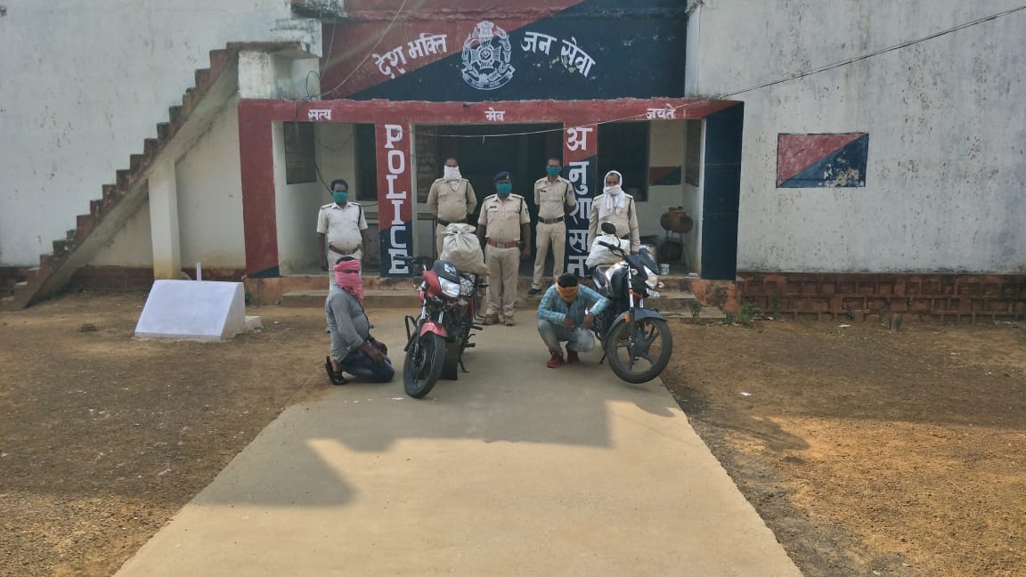 अवैध कोडिनयुक्त कफ सिरप का खेप ले जाते दो आरोपी हुए गिरफ्तार