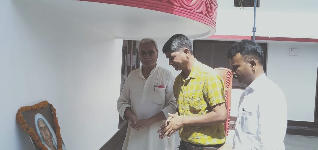 रीवा से कई कांग्रेसी नेता सुपेला पहुंचकर सरकी रघुनथिया देवी को श्रद्धा सुमन अर्पित की