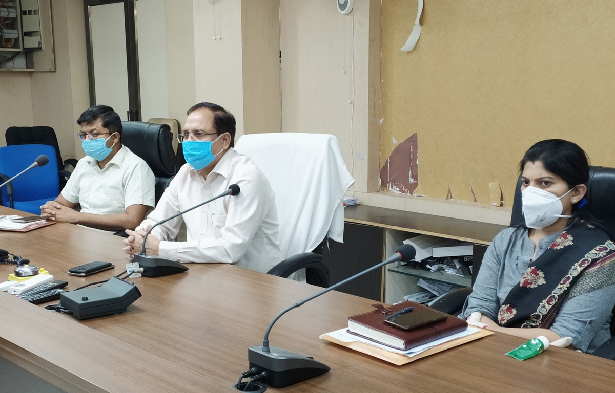 कोरोना संक्रमण से बचाव के लिए ग्रामों में चलायें जन जागरूकता अभियान - कलेक्टर