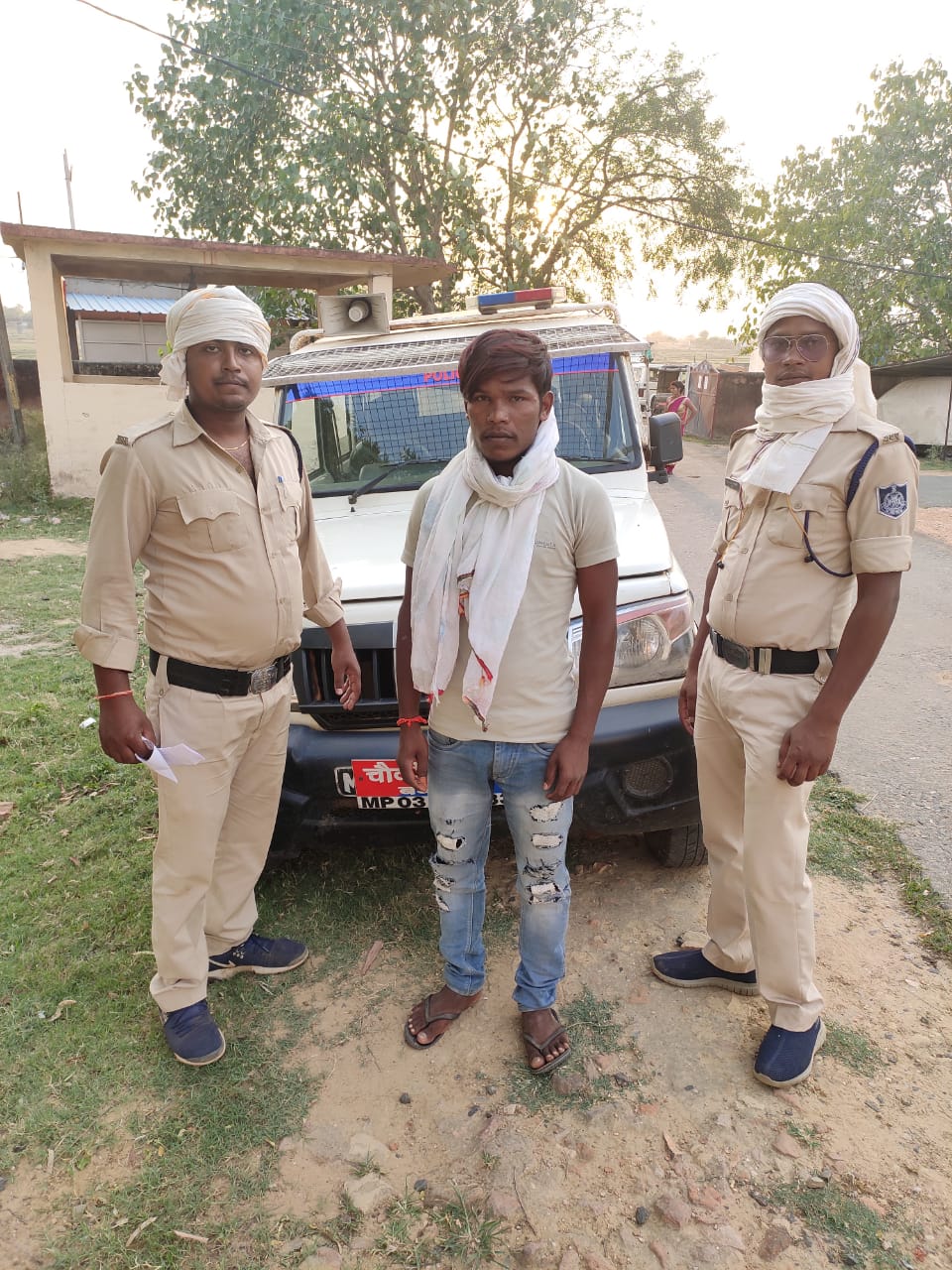 थाना गढ़वा चौकी बगदरा  अप क्र 29/2020 धारा 363, 366 ता हि की अपह्रता को पुलिस ने किया गिरफ्तार