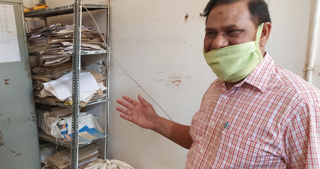 कमिश्नर ने जनपद तथा बीआरसी जवा कार्यालय का किया निरीक्षण
