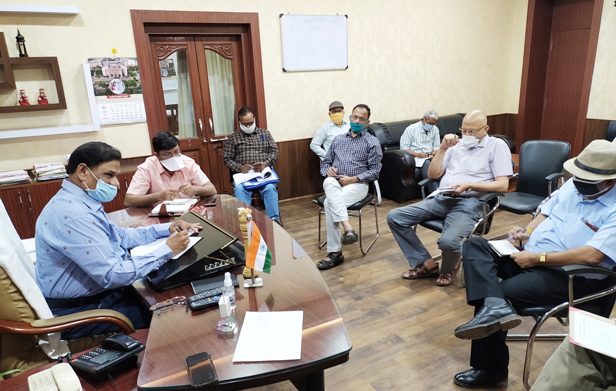 कमिश्नर ने जनपद पंचायत त्योंथर के सीईओ को किया निलंबित  कमिश्नर ने क्वारेंटाइन व्यवस्था में लापरवाही बरतने पर सीईओ को किया निलंबित 