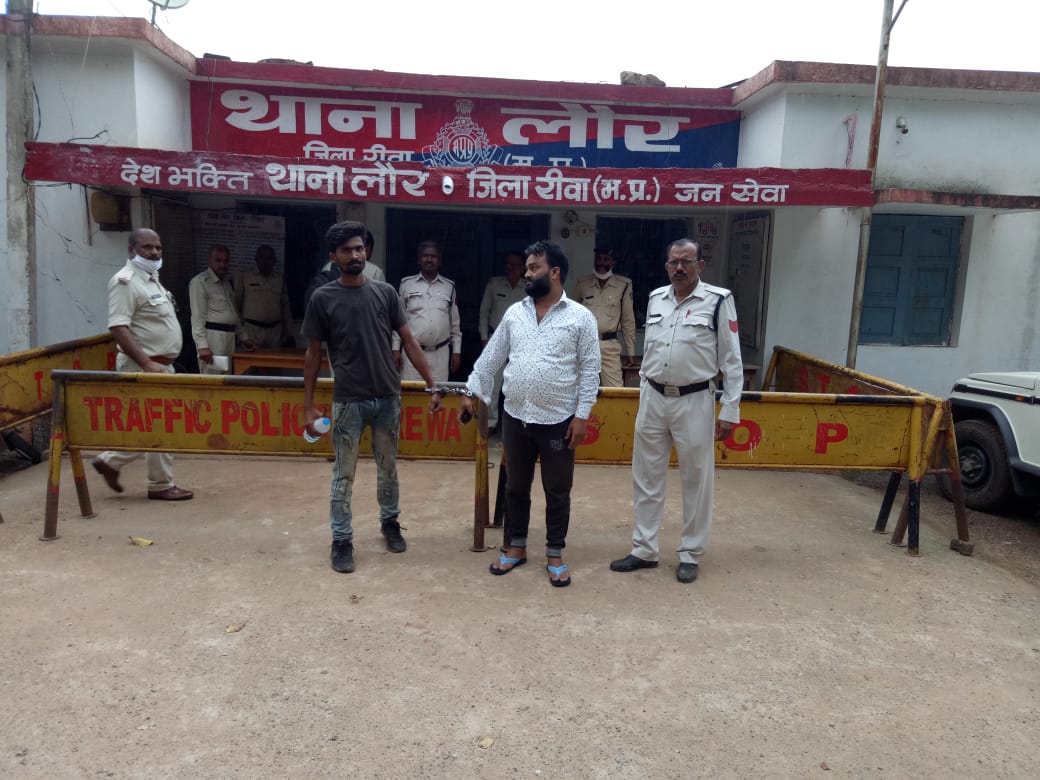    *रीवा थाना लौर पुलिस ने 07 पेटी 350 पाव ( कीमती 28000 रू ) अवैध शराब परिवहन करते 02 आरोपियों को किया गिरफतार