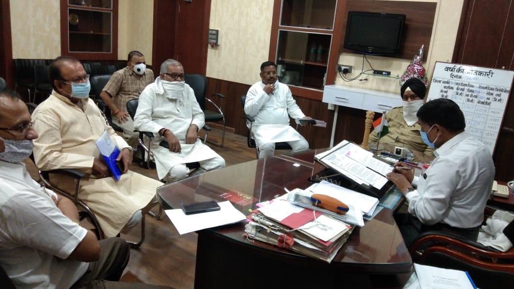*कोरोना मरीजो की समस्याओं सहित जनमुद्दों पर कमिश्नर व कलेक्टर को जिला कांग्रेस ने सौपा ज्ञापन--*