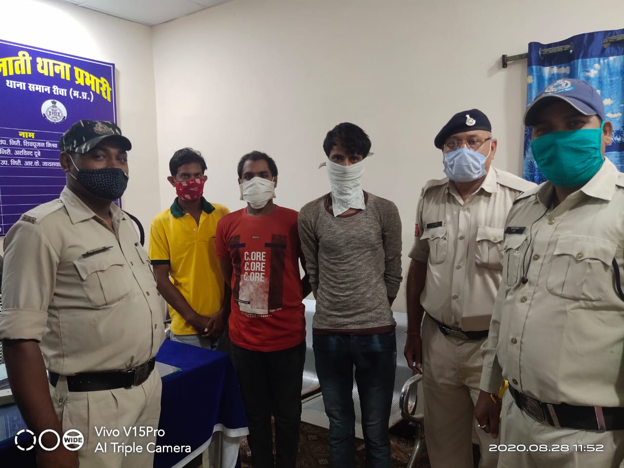 मोटर साईकिल, मोबाईल, सोने चांदी के जेबरात चोरी करने वाले चोरो को थाना समान पुलिस ने किया गिरफ्तार।