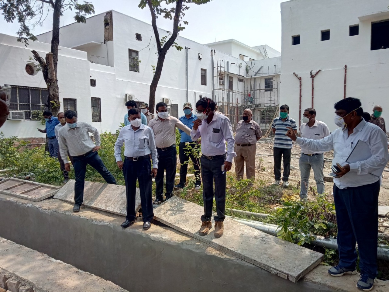 कमिश्नर श्री जैन तथा कलेक्टर ने जीएमएच भवन में सुधार कार्यों का किया निरीक्षण  निर्धारित कार्य योजना के अनुसार निर्माण कार्य पूरे करायें – कमिश्नर 