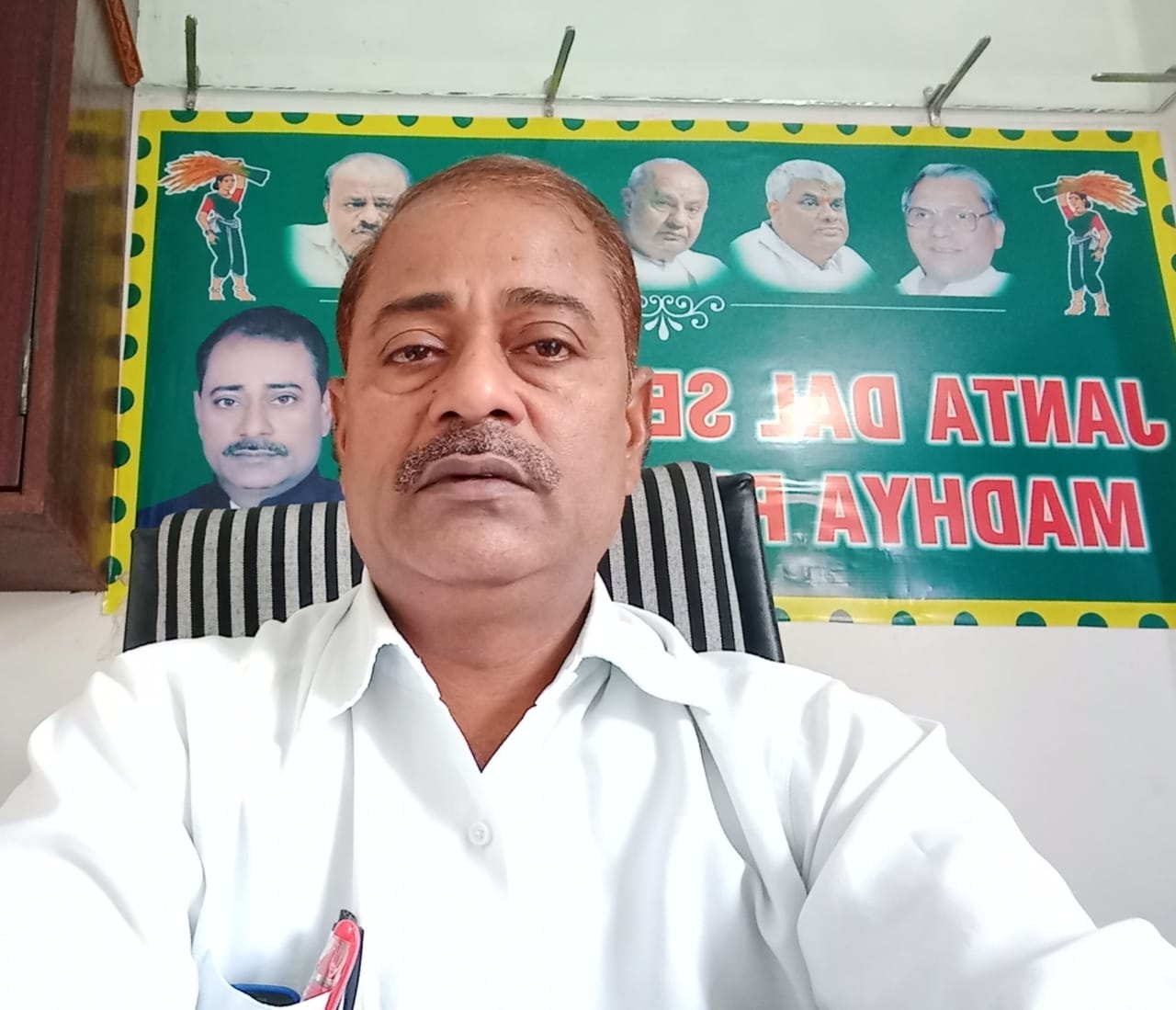 शिवराज के राज में खाद बीज के लिए सोसाइटी में प्रताड़ित हो रहे किसान.. शिव सिंह