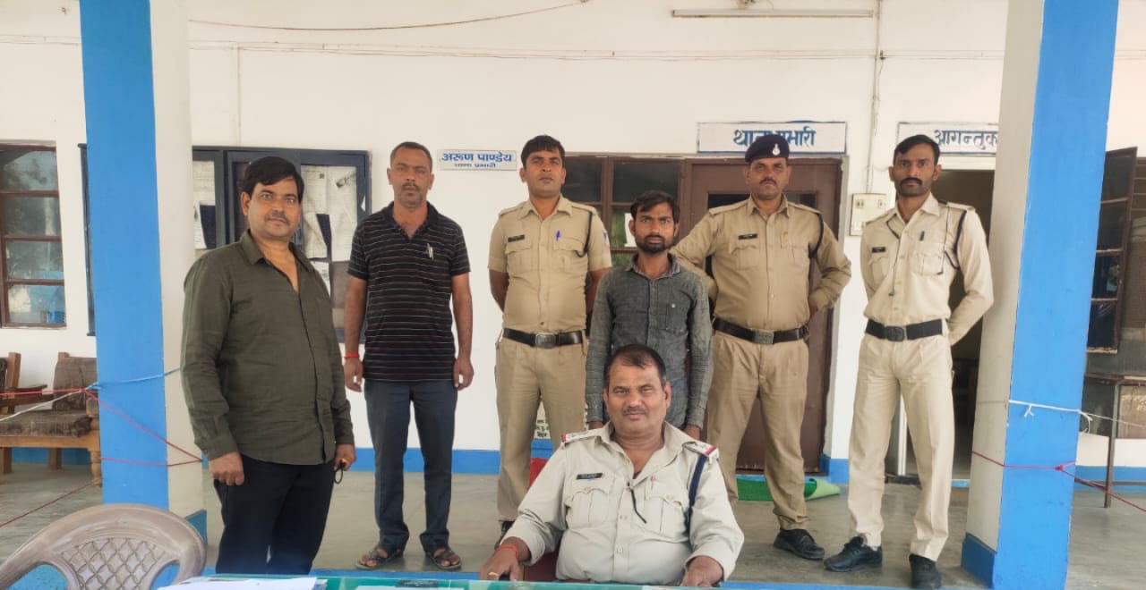 *कोतवाली पुलिस को मिली बड़ी सफलता*  *37000 रुपए का इनामी अंतरराज्यीय लूट गिरोह के अपराधी सहित गांजा तस्कर चढ़े कोतवाली पुलिस के हत्थे*