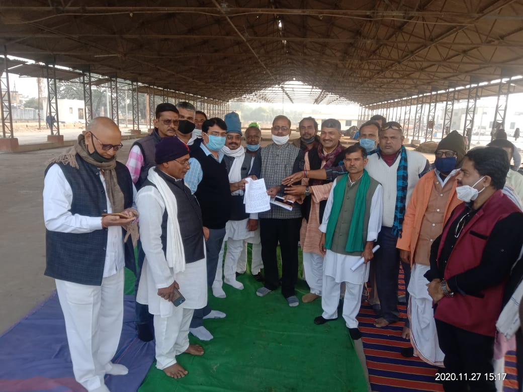 *किसानों की गिरफ्तारी व अध्यादेश को लेकर मोदी सरकार पर भड़के किसान, सौपा चेतावनी भरा ज्ञापन* 