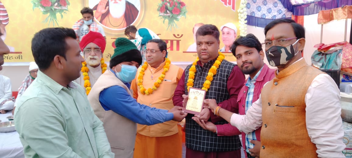 बजरंग सेना द्वारा समाजसेवियों को किया सम्मान !!