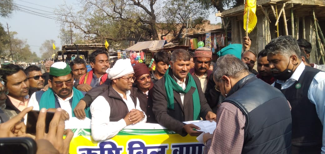 किसान बिल के विरोध में संयुक्त किसान मोर्चा ने  रायपुर कर्चुलियान मे ट्रैक्टर रैली के साथ किया जंगी प्रदर्शन