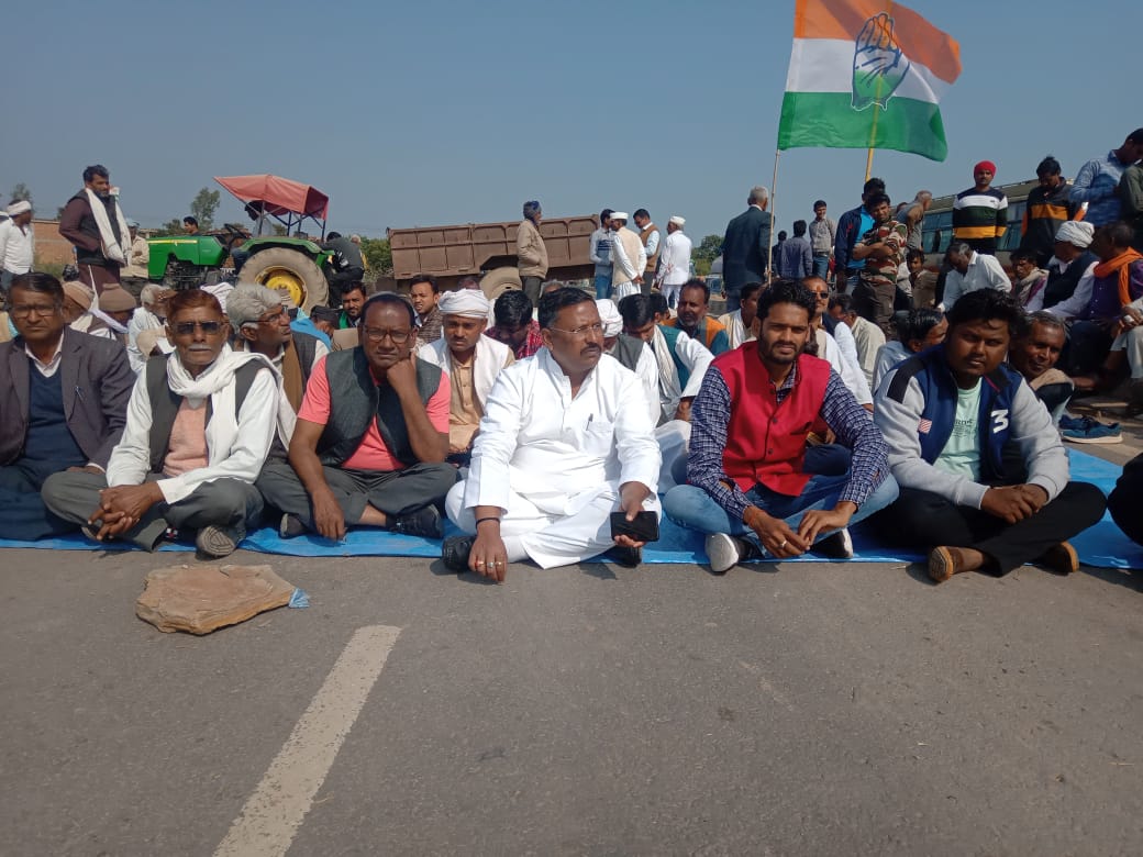  म०प्र० कांग्रेस कमेंटी के निर्देशानुसार  किसान बिल के विरोध में एवं देश के किसानों के समर्थन में त्योंथर के कांग्रेस नेता रमाशंकर सिंह जी के नेतृत्व में 06 फरवरी को 12 बजे दिन से सोहागी बाईपास नेशनल हाइवे  पर चक्काजाम किया गया ।