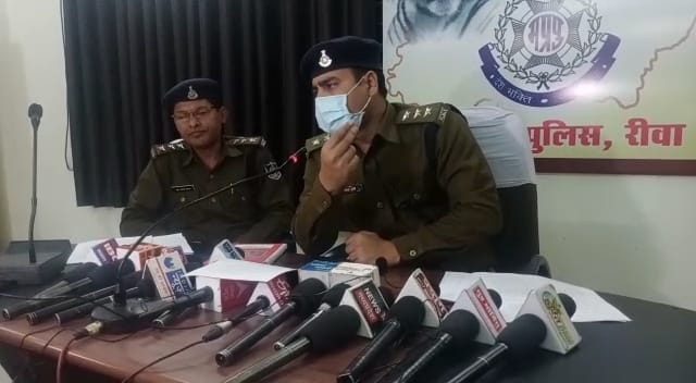 सोशल मीडिया में वायरल हुए फोटो एवं वीडियो के खुलासा के संबंध मैं मऊगंज पुलिस ने किया खुलासा* 