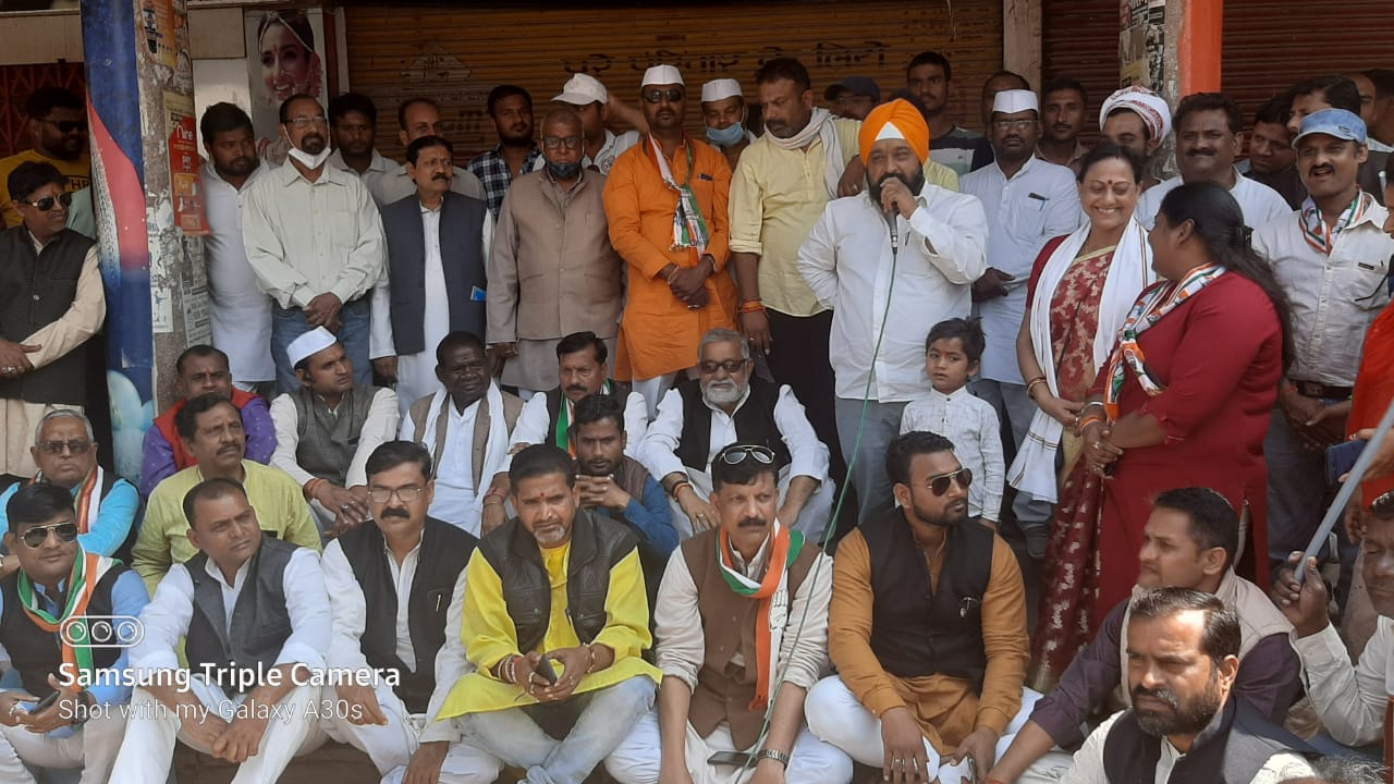 पेट्रोल-डीजल, रसोई गैस के बढ़ते दाम के विरोध में कांग्रेस के बन्द का ब्यापारियों ने किया समर्थन-- शहर सहित जिले के सभी नगर आधे दिन रहा बन्द--