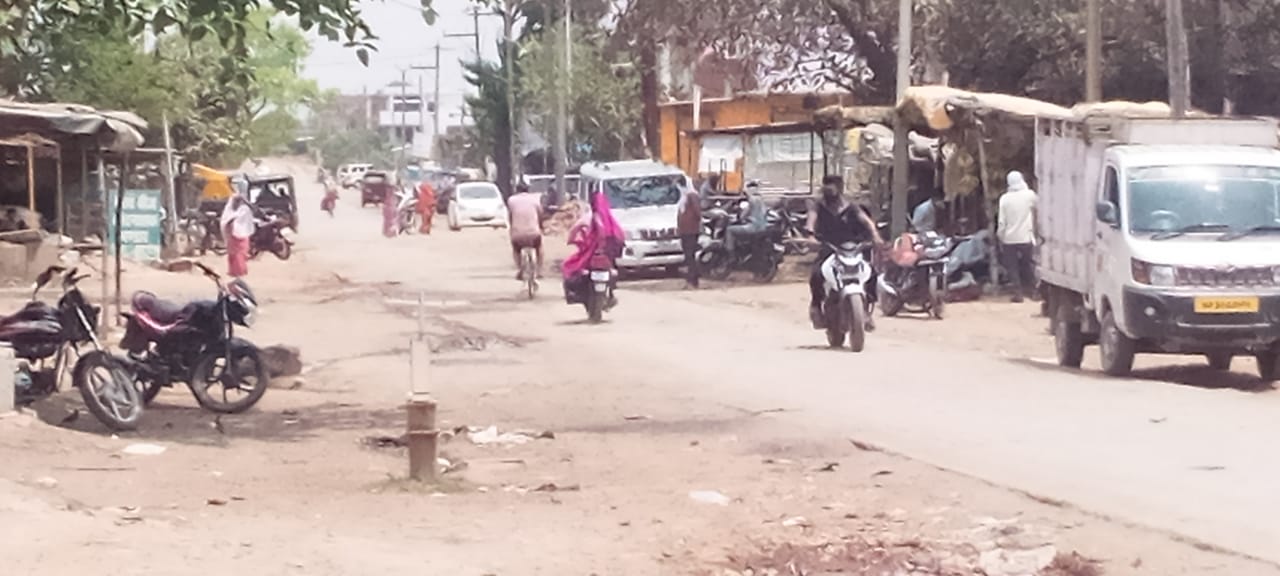 सामने से लाक और अन्दर से शराब डाउन हो गई