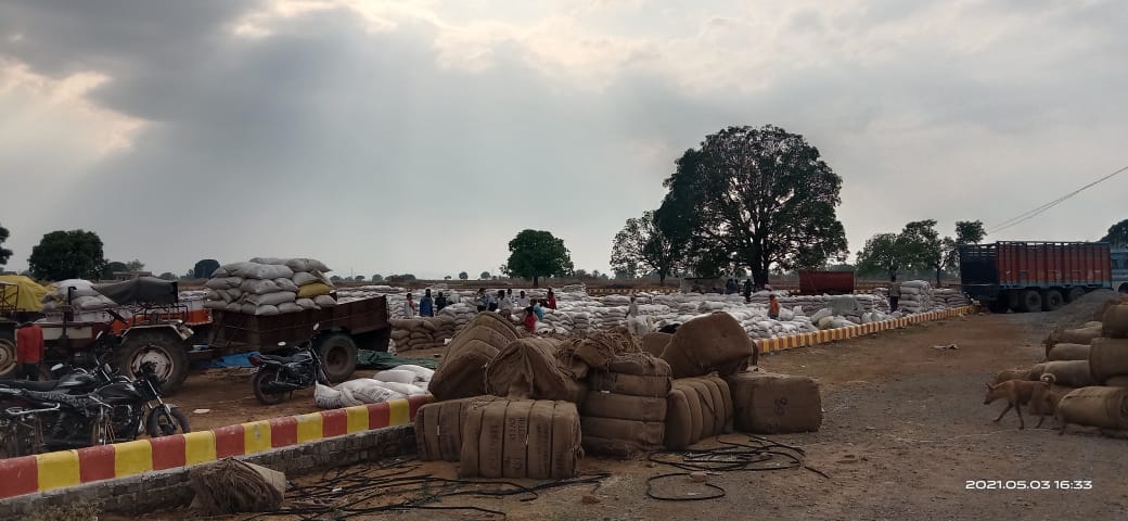 *शाह समिति प्रबंधक द्वारा की जा रही मनमानी किसान हो रहे परेशान*