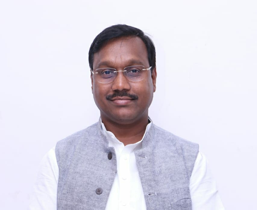  कोरोना संक्रमण रोकने के लिए प्रशासन मोबाइल वैन चलाये -  कमलेश्वर पटेल --