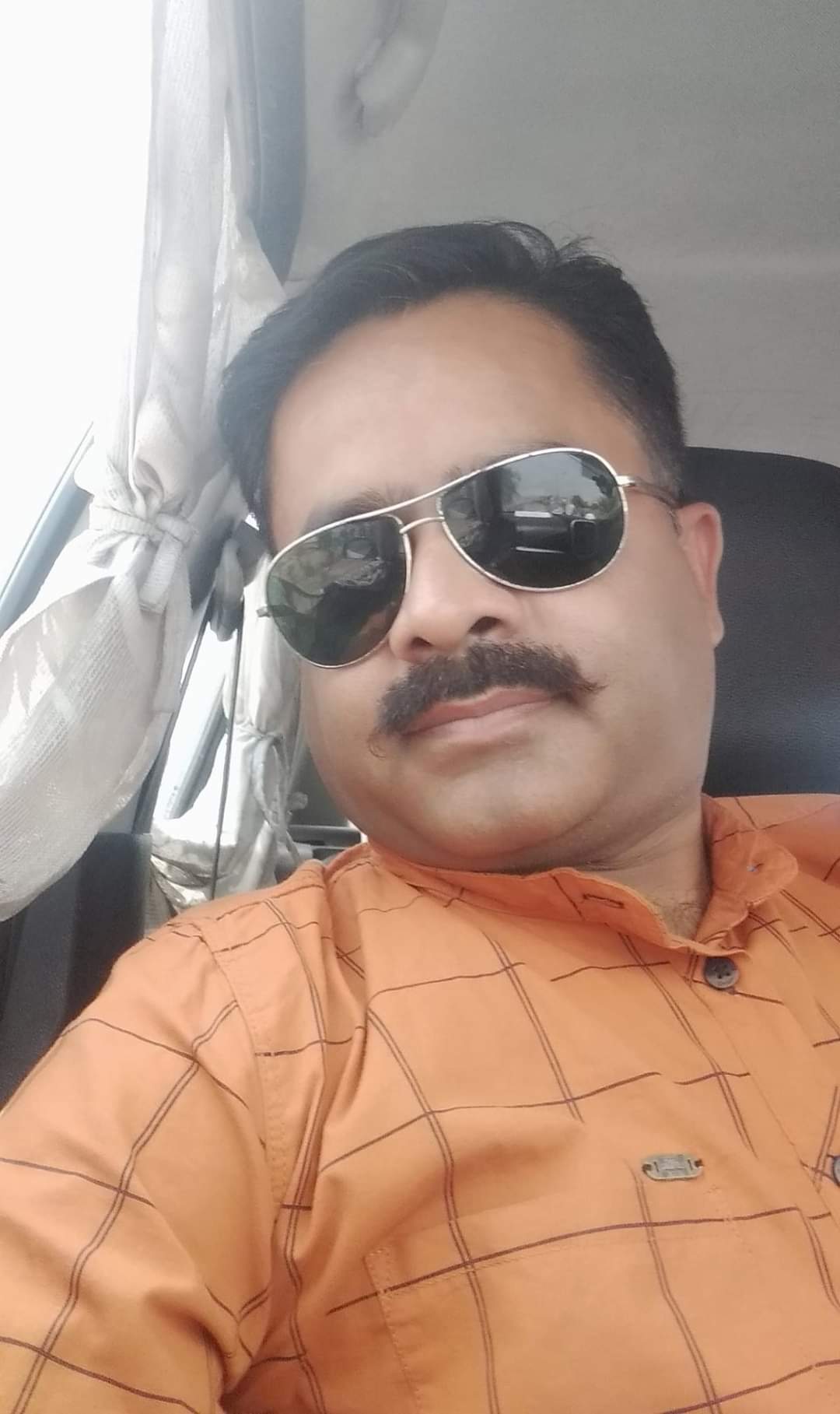 वा मे प्रशासन सब्जी नहीं बेचने दे रहा है और किसान है की अपनी सब्जी न बेचने से परेशान