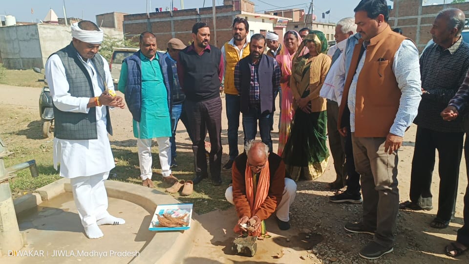 वार्ड क्रमांक 15 में डब्ल्यूबीएम सड़क एवं नाली निर्माण कार्य का भूमि पूजन 
