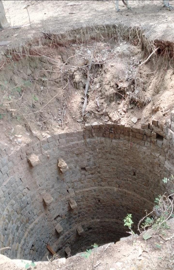 कलेक्टर के आदेशों का यहां के अधिकारी  एवं कर्मचारी उड़ा रहे हैं धज्जियां।