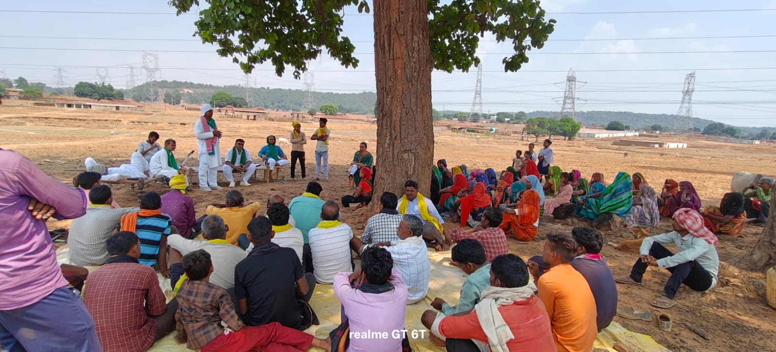 जेल में बंद अखिलेश शाह के परिजनों से मिले डॉ सुनीलम   आदिवासी किसान अदानी समूह को नहीं देंगे जमीन 