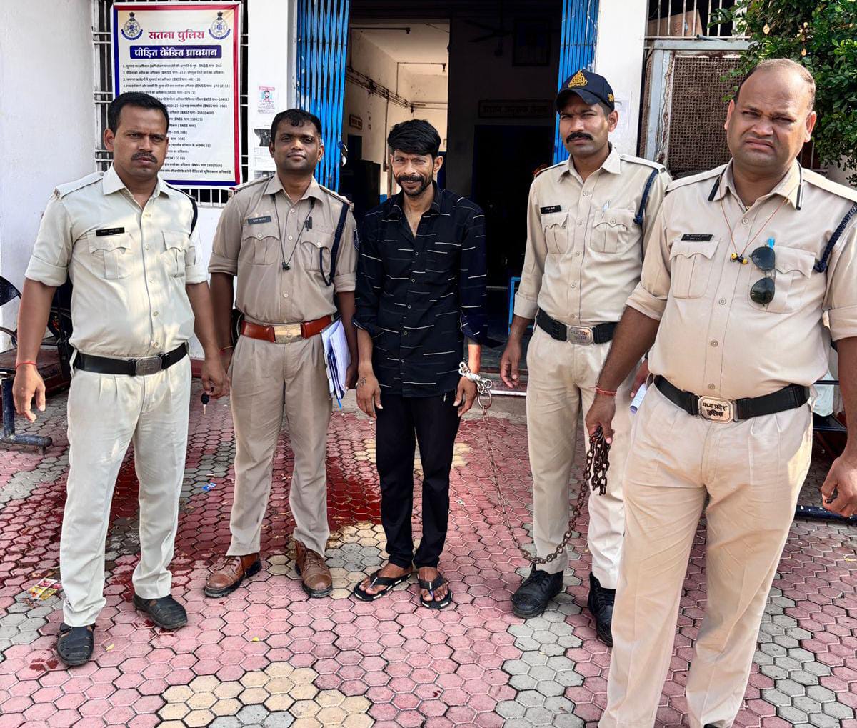 जिला बदर के आरोपी को जिले मे घूमते पाये जाने पर थाना सिटी कोतवाली  पुलिस द्वारा गिरफ्तार कर भेजा गया जेल