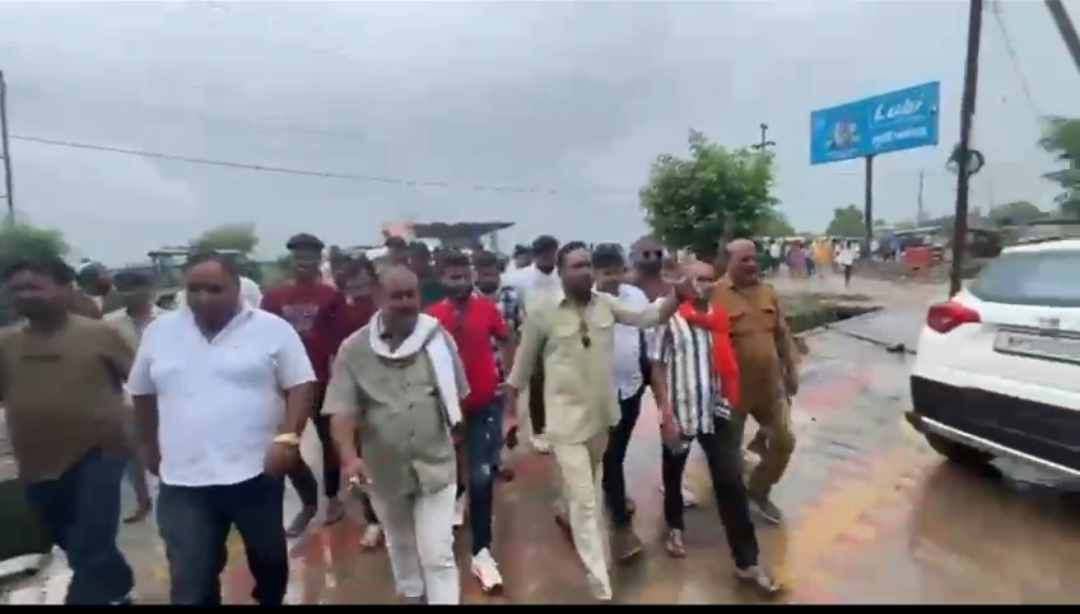 मैहर में ठेला व्यवसायियों की रोज़ी-रोटी पर संकट: बिना वैकल्पिक व्यवस्था हटाए जा रहे गरीब